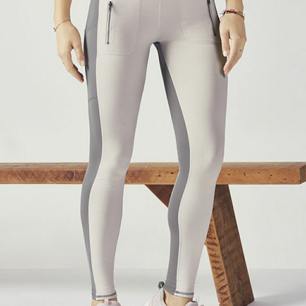 NWT Fabletics Colleen Tregging M - Short inseam